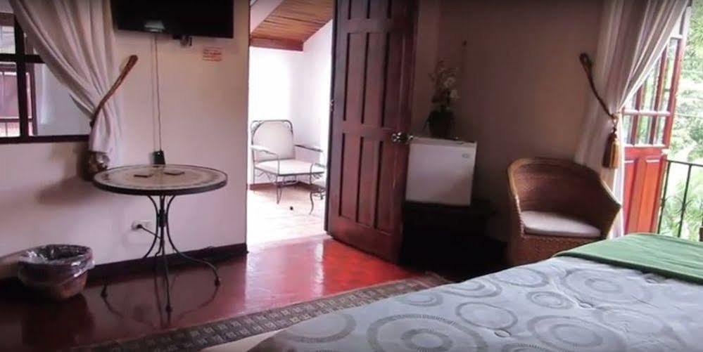 Cariari Bed & Breakfast San José Buitenkant foto